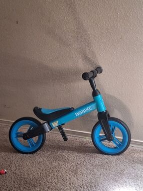 bobi Teal Ride-On Balance Bike with Black Accents